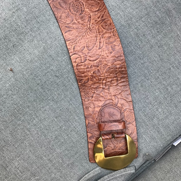 Saks, very wide Italian leather tooled belt, L - Picture 11 of 11